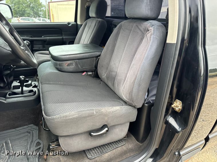 image for item EH7026 2003 Dodge Ram 2500 SLT pickup truck