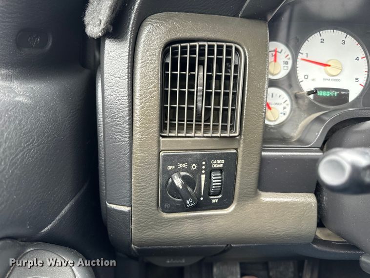 image for item EH7026 2003 Dodge Ram 2500 SLT pickup truck