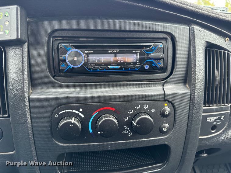 image for item EH7026 2003 Dodge Ram 2500 SLT pickup truck