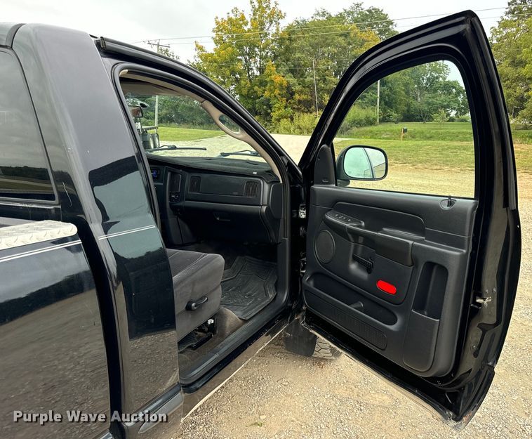 image for item EH7026 2003 Dodge Ram 2500 SLT pickup truck