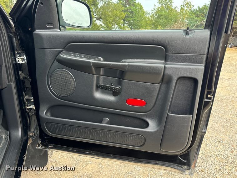 image for item EH7026 2003 Dodge Ram 2500 SLT pickup truck