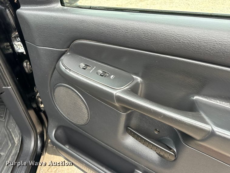 image for item EH7026 2003 Dodge Ram 2500 SLT pickup truck