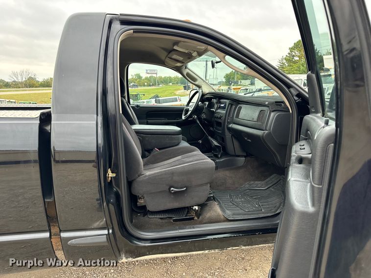 image for item EH7026 2003 Dodge Ram 2500 SLT pickup truck