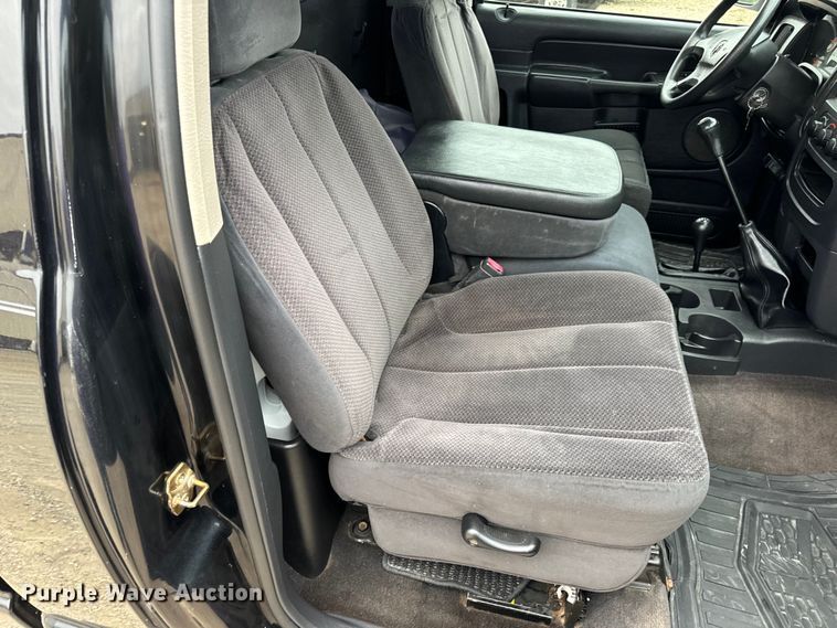 image for item EH7026 2003 Dodge Ram 2500 SLT pickup truck