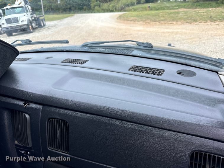 image for item EH7026 2003 Dodge Ram 2500 SLT pickup truck