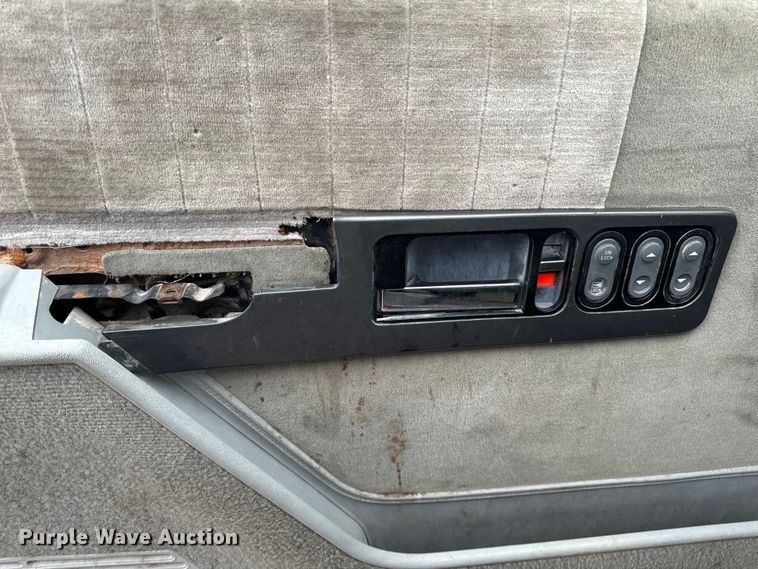 image for item EH7027 1990 Chevrolet  K1500 pickup truck