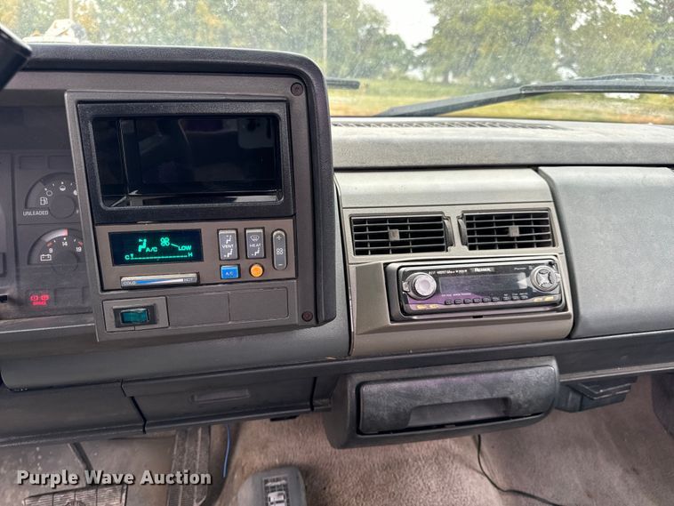 image for item EH7027 1990 Chevrolet  K1500 pickup truck