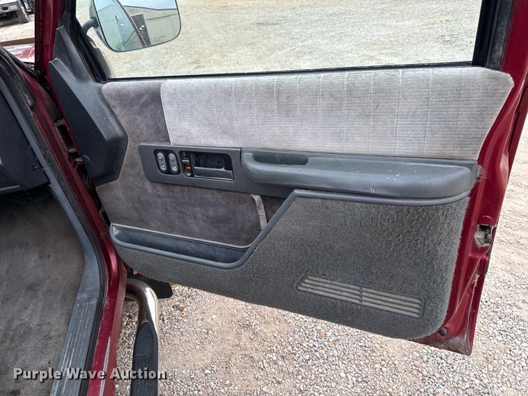 image for item EH7027 1990 Chevrolet  K1500 pickup truck