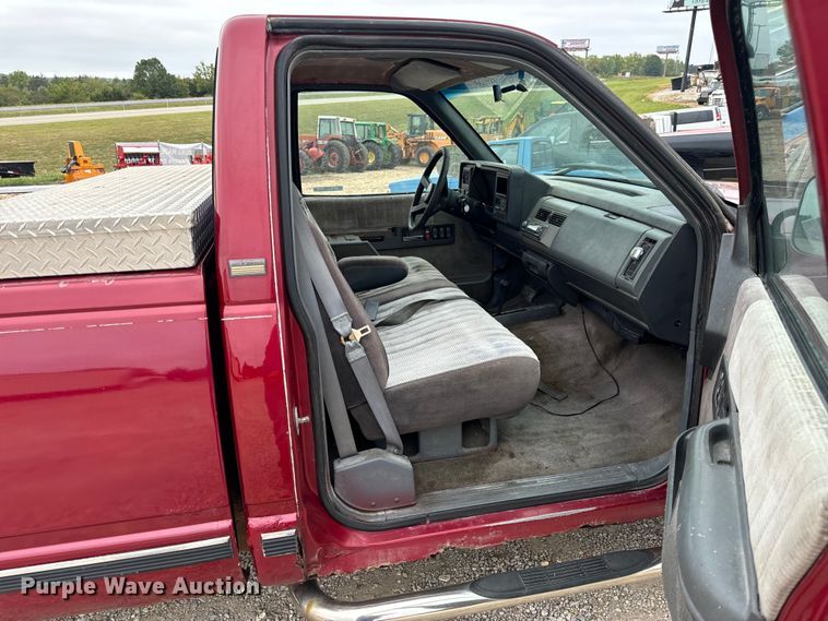 image for item EH7027 1990 Chevrolet  K1500 pickup truck