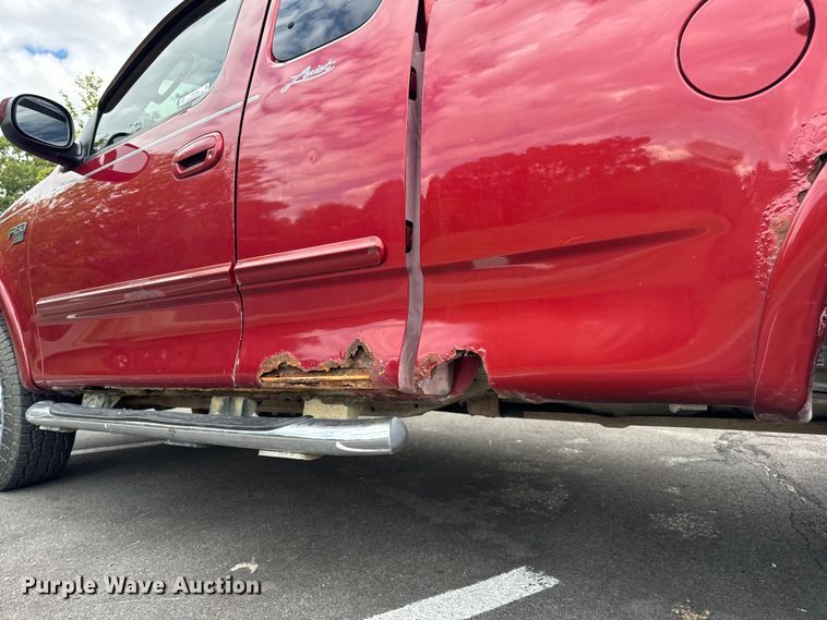 image for item EH7035 2003 Ford F150 Lariat SuperCab pickup truck