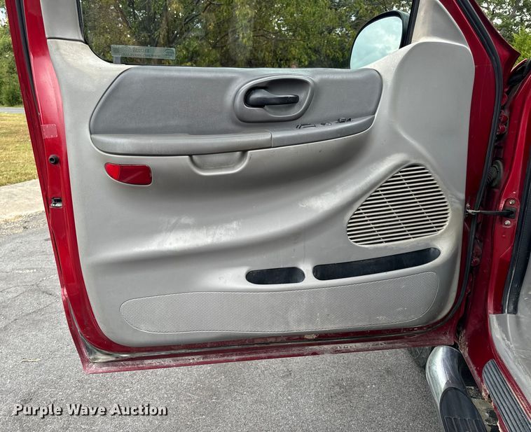 image for item EH7035 2003 Ford F150 Lariat SuperCab pickup truck