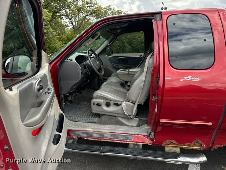 image for item EH7035 2003 Ford F150 Lariat SuperCab pickup truck