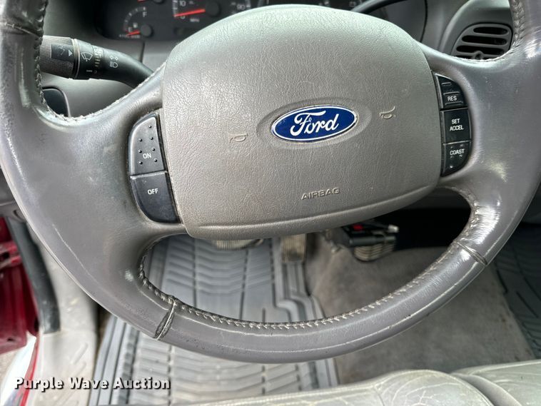 image for item EH7035 2003 Ford F150 Lariat SuperCab pickup truck