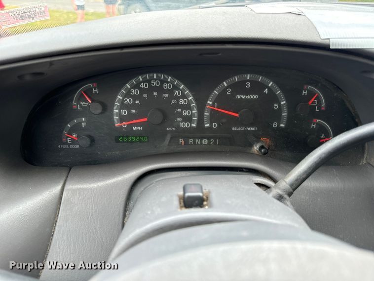 image for item EH7035 2003 Ford F150 Lariat SuperCab pickup truck