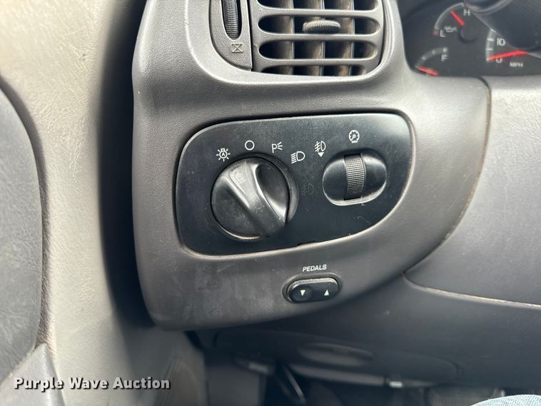 image for item EH7035 2003 Ford F150 Lariat SuperCab pickup truck