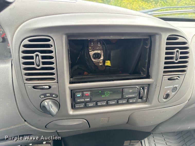 image for item EH7035 2003 Ford F150 Lariat SuperCab pickup truck