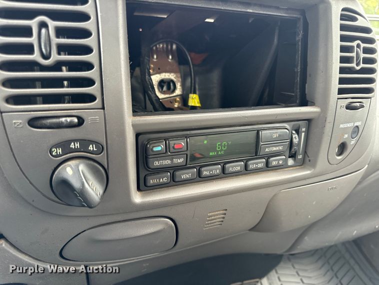 image for item EH7035 2003 Ford F150 Lariat SuperCab pickup truck