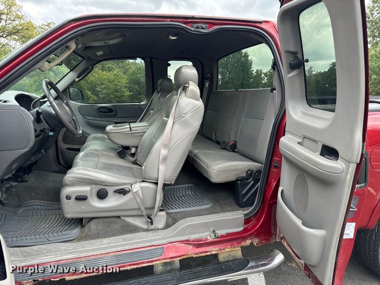 image for item EH7035 2003 Ford F150 Lariat SuperCab pickup truck