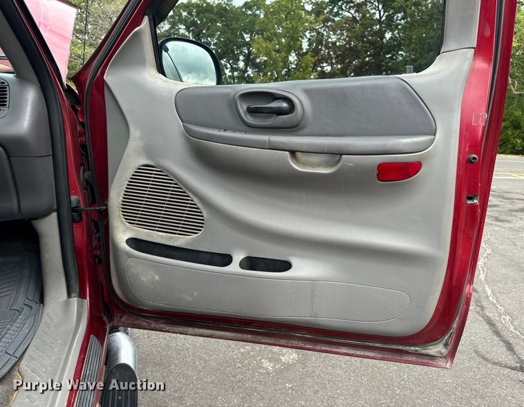 image for item EH7035 2003 Ford F150 Lariat SuperCab pickup truck