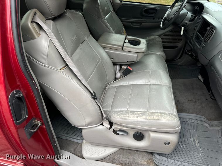 image for item EH7035 2003 Ford F150 Lariat SuperCab pickup truck