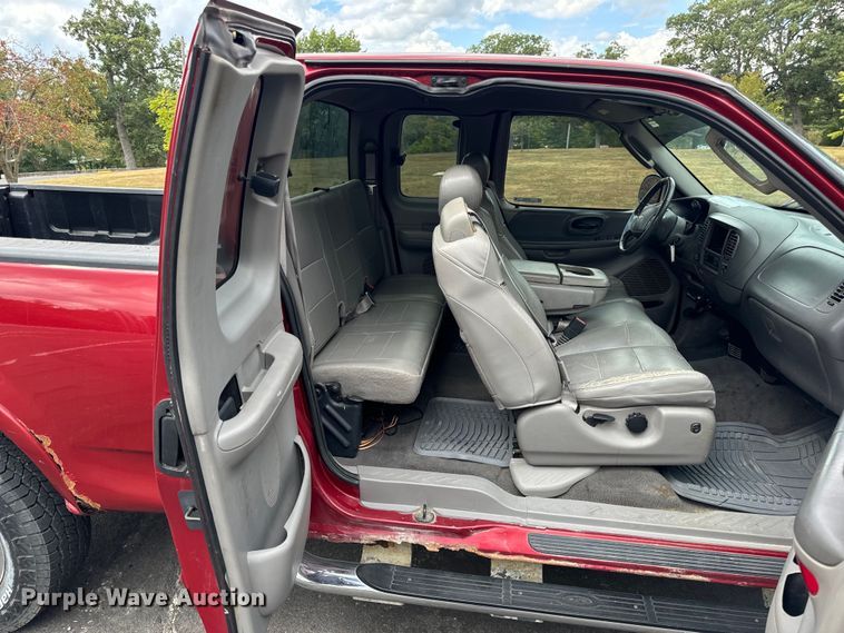 image for item EH7035 2003 Ford F150 Lariat SuperCab pickup truck