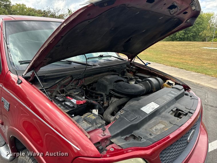 image for item EH7035 2003 Ford F150 Lariat SuperCab pickup truck