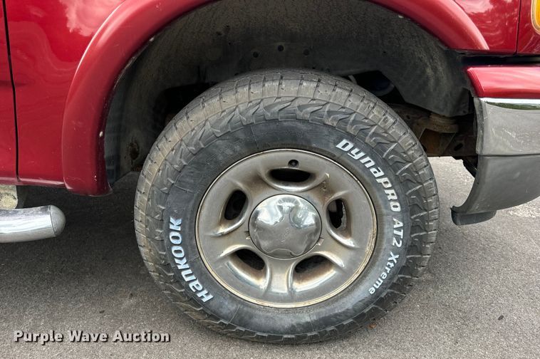 image for item EH7035 2003 Ford F150 Lariat SuperCab pickup truck