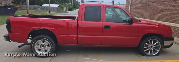 image for item EI4043 2005 Chevrolet  Silverado 1500 Ext. Cab pickup truck
