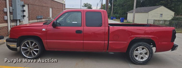 image for item EI4043 2005 Chevrolet  Silverado 1500 Ext. Cab pickup truck