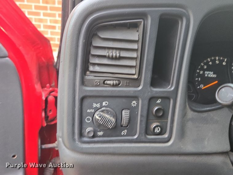 image for item EI4043 2005 Chevrolet  Silverado 1500 Ext. Cab pickup truck