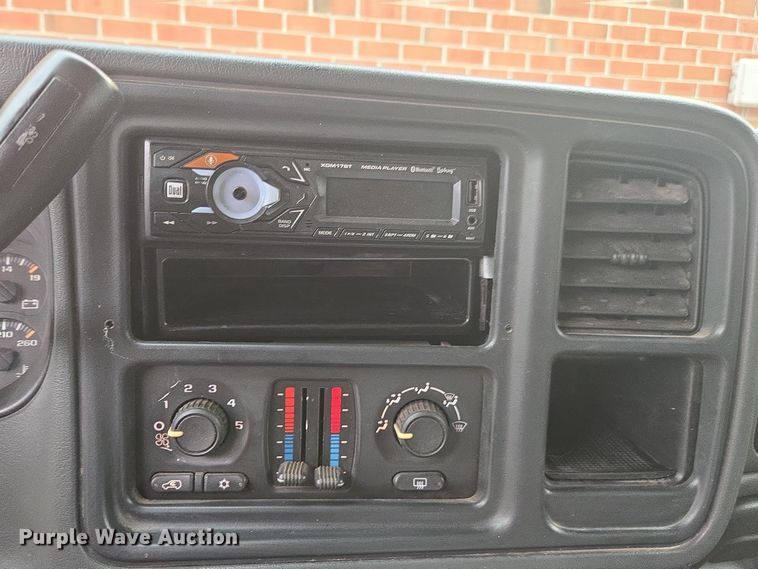 image for item EI4043 2005 Chevrolet  Silverado 1500 Ext. Cab pickup truck