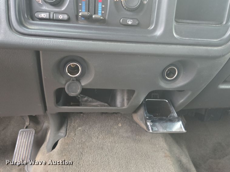 image for item EI4043 2005 Chevrolet  Silverado 1500 Ext. Cab pickup truck