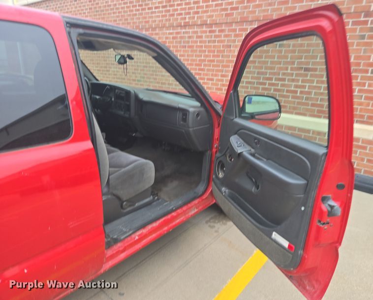 image for item EI4043 2005 Chevrolet  Silverado 1500 Ext. Cab pickup truck