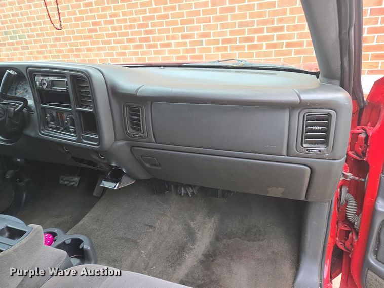 image for item EI4043 2005 Chevrolet  Silverado 1500 Ext. Cab pickup truck