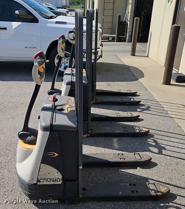 image for item EI8266 (3) Crown WP3035-45 pallet jacks