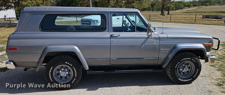 image for item EI8375 1982 Jeep Cherokee  SUV