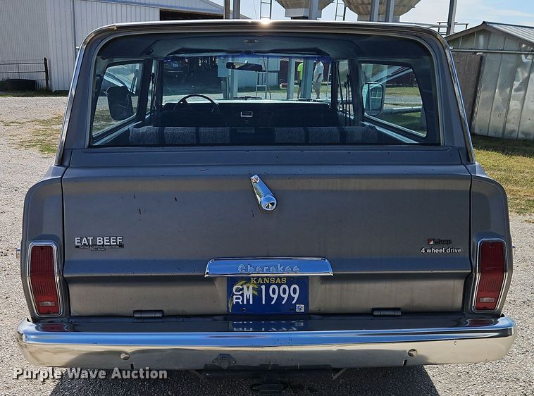 image for item EI8375 1982 Jeep Cherokee  SUV