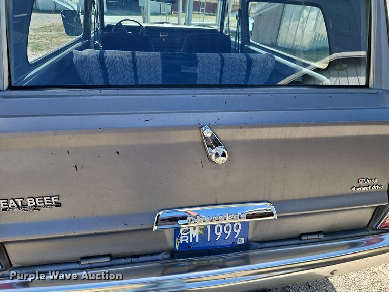 image for item EI8375 1982 Jeep Cherokee  SUV