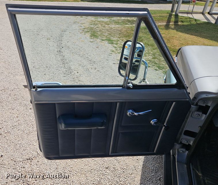 image for item EI8375 1982 Jeep Cherokee  SUV