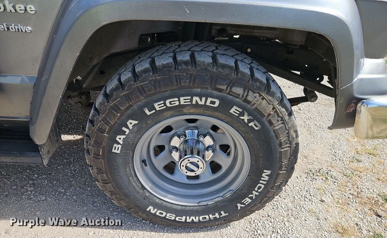 image for item EI8375 1982 Jeep Cherokee  SUV