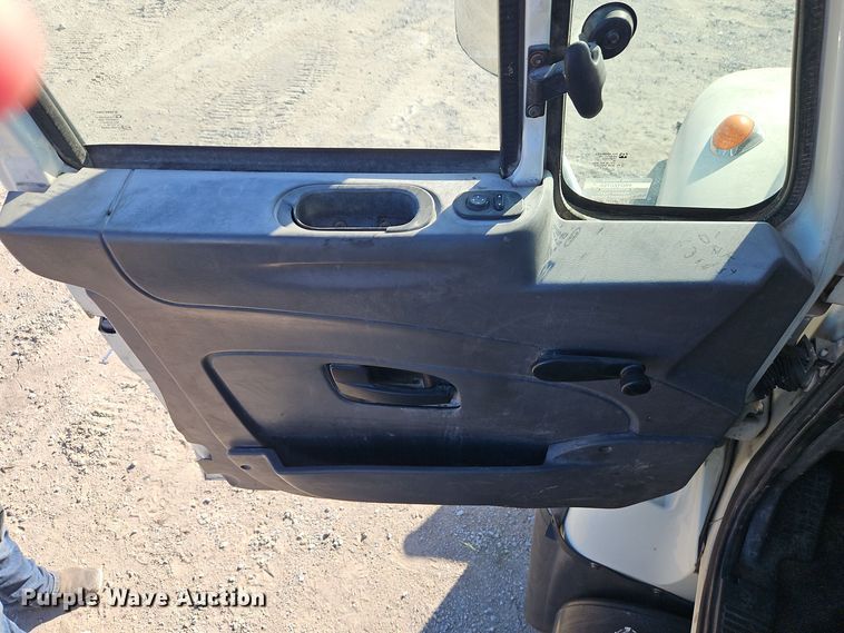 image for item EI8377 2008 International  7400 refuse truck