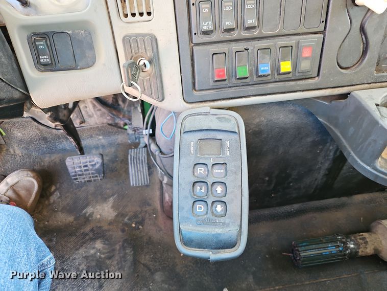 image for item EI8377 2008 International  7400 refuse truck