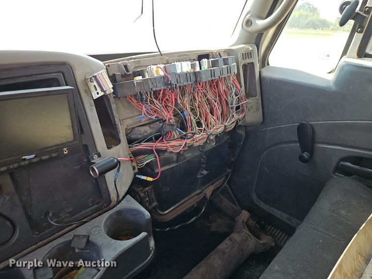 image for item EI8377 2008 International  7400 refuse truck