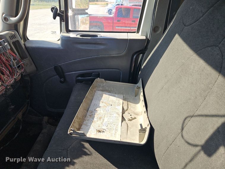 image for item EI8377 2008 International  7400 refuse truck