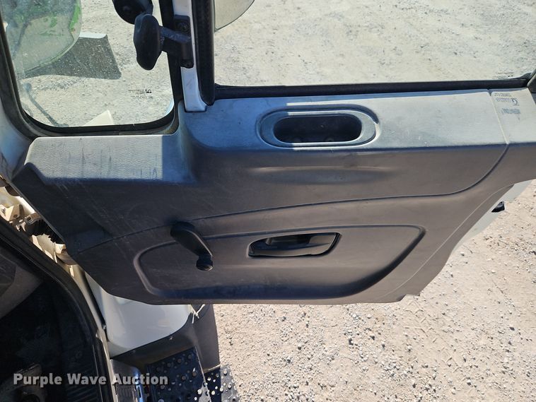 image for item EI8377 2008 International  7400 refuse truck