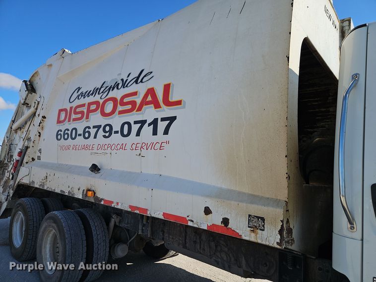 image for item EI8378 2013 Freightliner  M2 refuse truck