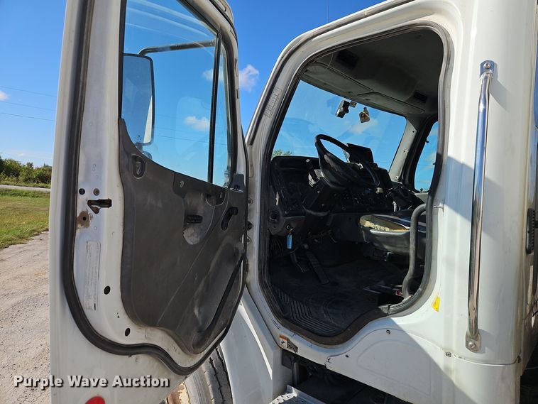 image for item EI8378 2013 Freightliner  M2 refuse truck