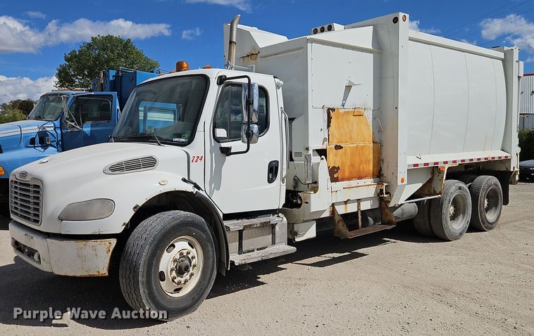 image for item EI8379 2005 Freightliner  M2 refuse truck
