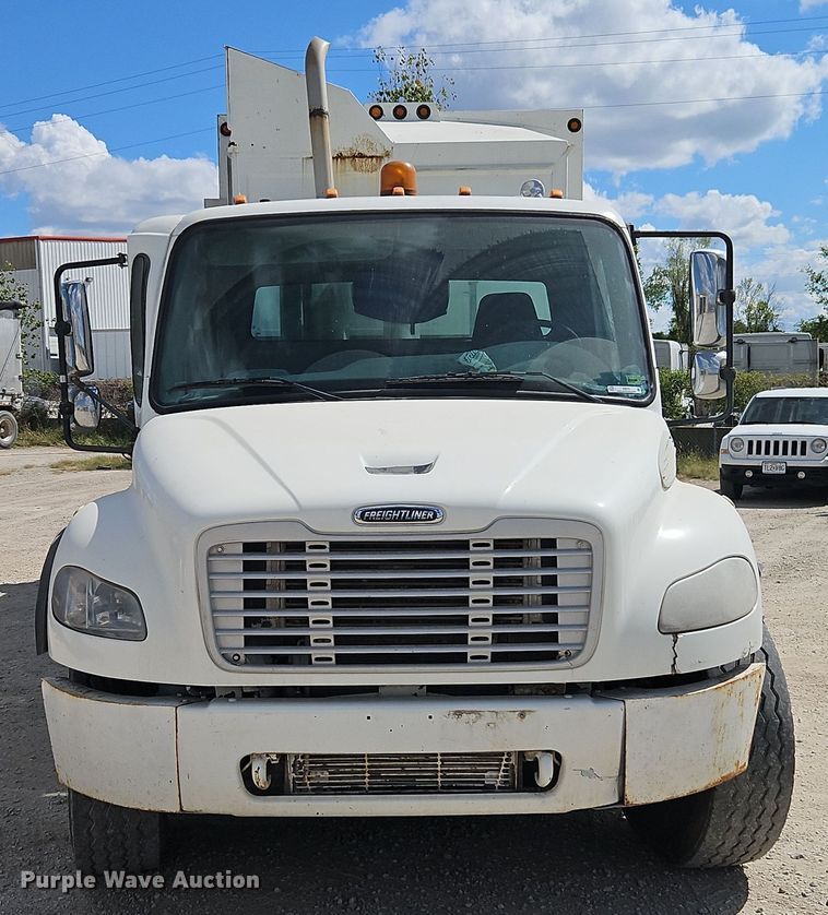 image for item EI8379 2005 Freightliner  M2 refuse truck
