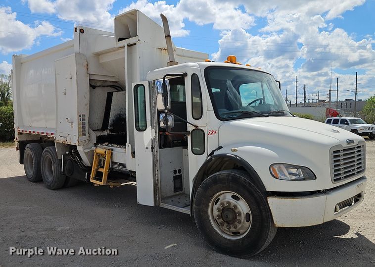 image for item EI8379 2005 Freightliner  M2 refuse truck